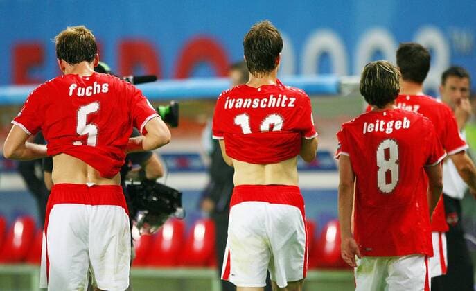 Abgang Österreich - V.li. Christian Fuchs, Andreas Ivanschitz, Christoph Leitgeb - Fußball EM Herren EURO 2008, Länderspiel, Nationalmannschaft, Nationaltrikot Gruppe Wien Enttäuschung, Fußball EM Herren EURO 2008, Länderspiel, Nationalmannschaft, Nationaltrikot Gruppe Wien Enttäuschung,