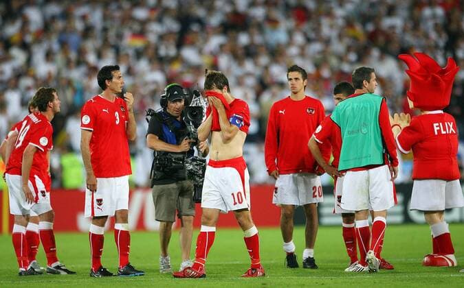 Österreich enttäuscht - Fußball EM Herren EURO 2008, Länderspiel, Nationalmannschaft, Nationaltrikot Gruppe Wien Enttäuschung, Fußball EM Herren EURO 2008, Länderspiel, Nationalmannschaft, Nationaltrikot Gruppe Wien Enttäuschung,