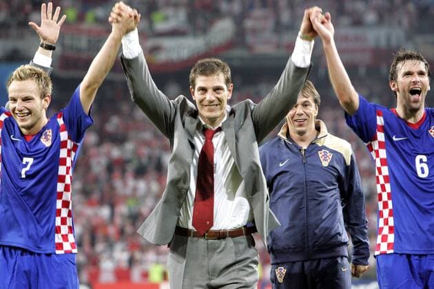 Nationaltrainer Slaven Bilic (Mitte), Ivan Rakitic (li.) und Hrvoje Vejic (alle Kroatien) - Schlußjubel -  Fußball EM Herren Euro 2008, Länderspiel, Nationalteam Gruppe Klagenfurt Begeisterung, Freude, Fußball EM Herren Euro 2008, Länderspiel, Nationalteam Gruppe Klagenfurt Begeisterung, Freude,