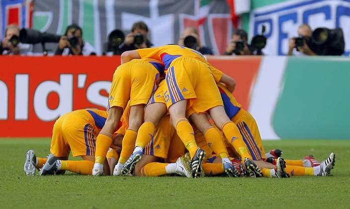 Torjubel Rumänien Fußball Länderspiel Herren EURO 2008, EM, Nationalteam, Nationaltrikot, Italien - Rumänien 1:1 Gruppe Zürich Freude, Begeisterung,