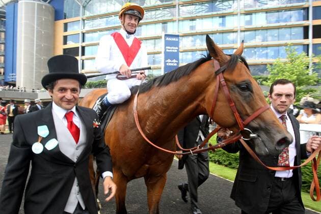 Jockey Olivier Peslier (Frankreich) und Equiano gewinnen die Kings Stand Stakes 2008, li. Trainer Mauricio Delcher Sanchez (Spanien) Pferdesport Herren Galopp 2008, Reiten, Reitsport, Pferderennen, Royal Ascot, Kings Stand Stakes Gruppe Ascot