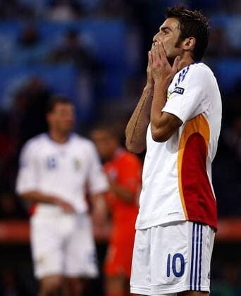 Adrian Mutu (Rumänien) enttäuscht -  - NOxONLINExUSE Fußball EM Herren EURO 2008, Länderspiel, Nationalmannschaft, Nationaltrikot Einzelbild Bern Fußball EM Herren EURO 2008, Länderspiel, Nationalmannschaft, Nationaltrikot Einzelbild Bern
