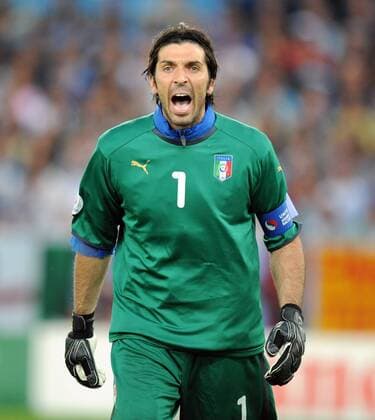Torwart Gianluigi Buffon (Italien) gibt Anweisungen - Fußball EM Herren Euro 2008, Länderspiel, Nationalteam, Nationaltrikot Einzelbild Zürich Fußball EM Herren Euro 2008, Länderspiel, Nationalteam, Nationaltrikot Einzelbild Zürich