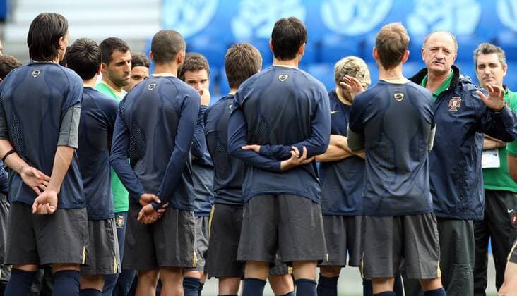 Nationaltrainer Luiz Felipe Scolari (Portugal, re.) - Besprechung -  Fußball EM Herren Euro 2008, Nationalmannschaft, Training Totale Basel