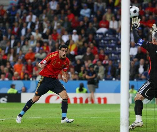 Daniel Guiza (Spanien, li.) trifft zum 2:0 - Fußball EM Herren Euro 2008, Länderspiel, Nationalmannschaft Gruppe Salzburg Fußball EM Herren Euro 2008, Länderspiel, Nationalmannschaft Gruppe Salzburg