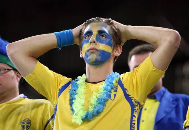 Fußballfan aus Schweden enttäuscht nach dem Vorrundenaus bei der Euro 2008 Fußball EM Herren Euro 2008, Länderspiel, Nationalteam Einzelbild Innsbruck Enttäuschung, Fußball EM Herren Euro 2008, Länderspiel, Nationalteam Einzelbild Innsbruck Enttäuschung,