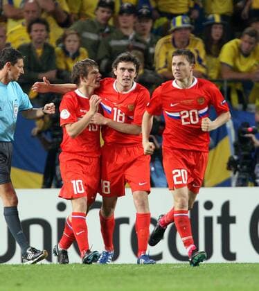 Torjubel Russland v.li.: Andrey Arshavin, Yuriy Zhirkov und Igor Semshov Fußball EM Herren Euro 2008, Länderspiel, Nationalteam, Nationaltrikot, Gruppe Innsbruck Freude, Fußball EM Herren Euro 2008, Länderspiel, Nationalteam, Nationaltrikot, Gruppe Innsbruck Freude,