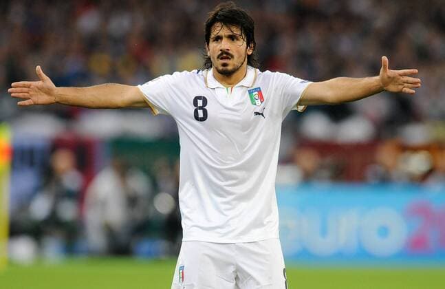 Gennaro Gattuso (Italien) gibt Anweisungen - Fußball EM Herren Euro 2008, Länderspiel, Nationalmannschaft, Nationaltrikot Einzelbild Zürich
