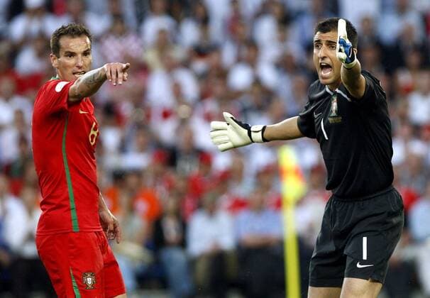 Torwart Ricardo (re.) und Petit (beide Portugal) beschweren sich -  - NOxONLINExUSE Fußball EM Herren Euro 2008, Länderspiel, Viertelfinale, Nationalteam, Nationaltrikot Gruppe Basel Wut, Verzweiflung,