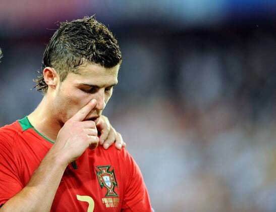 Cristiano Ronaldo (Portugal) enttäuscht nach dem Aus im Viertelfinale der EM 2008 - Fußball EM Herren Euro 2008, Länderspiel, Nationalteam, Nationaltrikot, Viertelfinale Einzelbild Basel