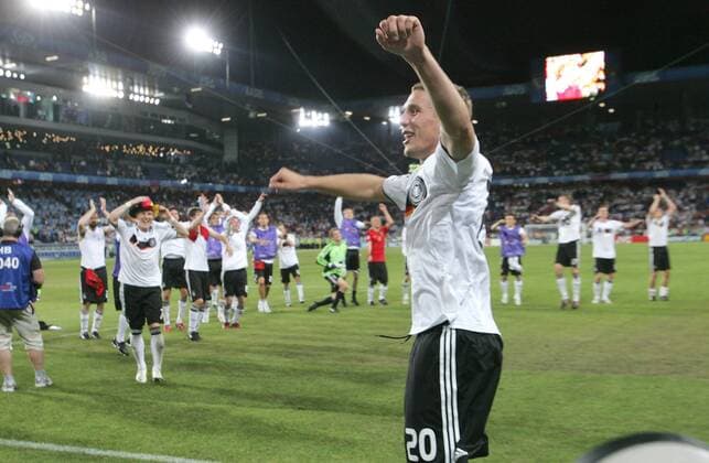 Lukas Podolski (Deutschland) - Schlussjubel Fußball EM Herren Euro 2008, Länderspiel, Nationalteam, Nationaltrikot, Viertelfinale Einzelbild Basel Freude,