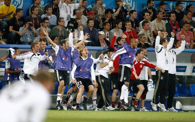 Schlußjubel Deutschland -  Fußball Länderspiel Herren EURO 2008, EM, Nationalteam, Totale o0 Viertelfinale, Basel Freude, Begeisterung,