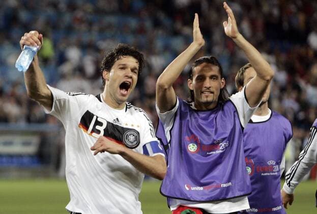 Michael Ballack (li.) und Kevin Kuranyi (beide Deutschland) - Schlußjubel Fußball Länderspiel Herren EURO 2008, EM, Nationalteam, Nationaltrikot, Gruppe o0 Viertelfinale, Basel Freude,