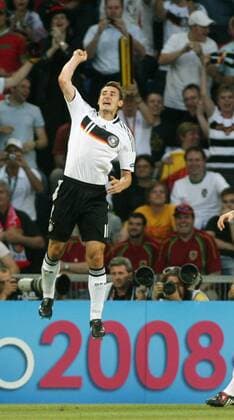 Miroslav Klose (Deutschland) - Torjubel Fußball EM Herren Euro 2008, Länderspiel, Viertelfinale, Nationalteam, Nationaltrikot Einzelbild Basel Begeisterung, Freude,