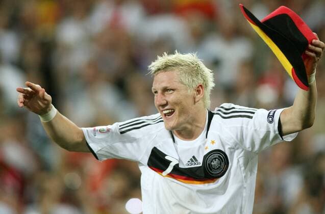 Bastian Schweinsteiger (Deutschland) - Schlußjubel Fußball EM Herren Euro 2008, Länderspiel, Viertelfinale, Nationalteam, Nationaltrikot Einzelbild Basel Begeisterung, Freude,