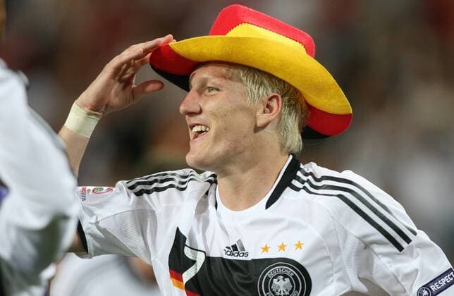 Bastian Schweinsteiger (Deutschland) - Schlußjubel Fußball EM Herren Euro 2008, Länderspiel, Viertelfinale, Nationalteam, Nationaltrikot Einzelbild Basel Begeisterung, Freude,