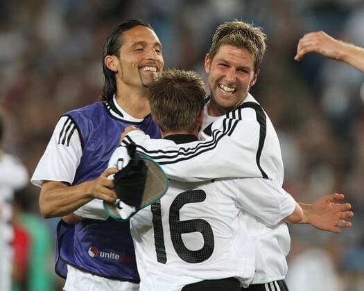 Schlussjubel Deutschland, v.li.: Kevin Kuranyi, Philipp Lahm und Thomas Hitzlsperger Fußball EM Herren Euro 2008, Länderspiel, Viertelfinale, Nationalmannschaft, Nationaltrikot, Gruppe Basel Freude,