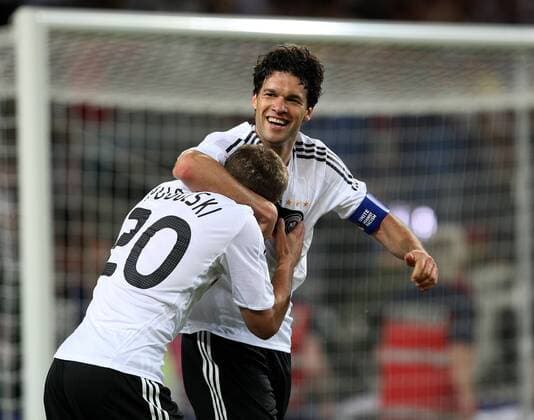 Michael Ballack (re.) und Lukas Podolski (beide Deutschland) - Torjubel Fußball EM Herren Euro 2008, Länderspiel, Viertelfinale, Nationalmannschaft, Nationaltrikot, Gruppe Basel Freude,