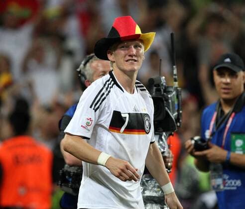 Bastian Schweinsteiger (Deutschland) - Schlussjubel Fußball EM Herren Euro 2008, Länderspiel, Viertelfinale, Nationalmannschaft, Nationaltrikot, Einzelbild Basel