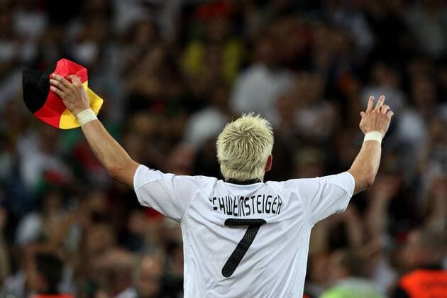 Bastian Schweinsteiger (Deutschland) - Schlussjubel Fußball EM Herren Euro 2008, Länderspiel, Viertelfinale, Nationalmannschaft, Nationaltrikot, Einzelbild Basel Freude,
