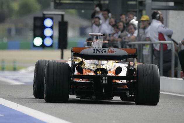 Fernando Alonso (Spanien Renault) in seinem Boliden Motorsport Grand Prix Herren Großer Preis von Frankreich 2008, Formel 1 Weltmeisterschaft, F1, F, GP, WM, Training Einzelbild Magny Cours