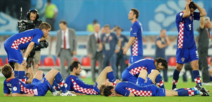 Enttäuschte Kroaten nach der Niederlage im Viertelfinale - Fußball EM Herren Euro 2008, Länderspiel, Nationalteam, Nationaltrikot, Viertelfinale Totale Wien Enttäuschung, Verzweiflung,