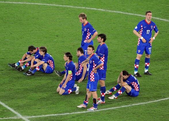 Enttäuschte Kroaten nach der Niederlage im Viertelfinale - Fußball EM Herren Euro 2008, Länderspiel, Nationalteam, Nationaltrikot, Viertelfinale Totale Wien Enttäuschung,