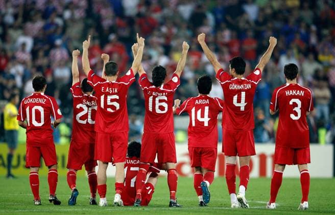 Schlussjubel Türkei -  Fußball EM Herren Euro 2008, Länderspiel, Nationalteam, Nationaltrikot, Viertelfinale Totale Wien Freude,