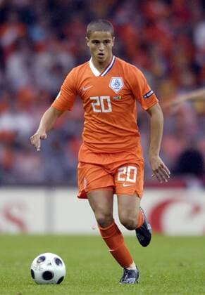 Ibrahim Afellay (Niederlande) am Ball Fußball EM Herren Euro 2008, Länderspiel, Nationalmannschaft, Nationaltrikot, Einzelbild Bern Dynamik,