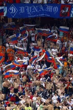 Russische Fans jubeln -  Fußball EM Herren Euro 2008, Länderspiel, Viertelfinale, Nationalmannschaft, Totale Basel Freude,