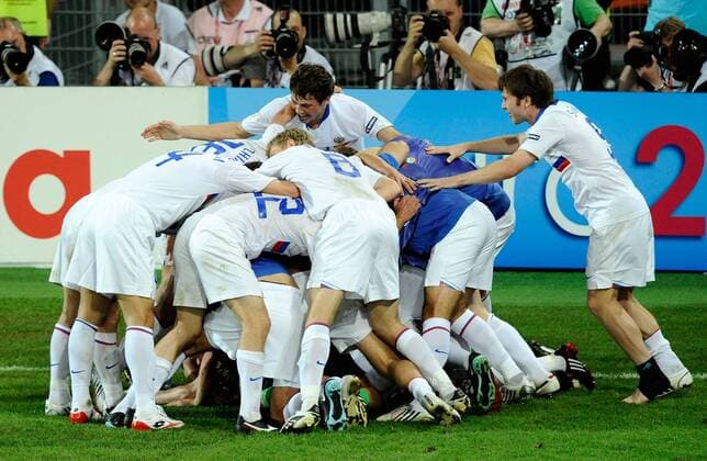 Torjubel Russland nach dem 2:1 - Fußball EM EURO 2008, Länderspiel, Nationalmannschaft, Nationaltrikot Viertelfinale Totale Basel Freude, Begeisterung,