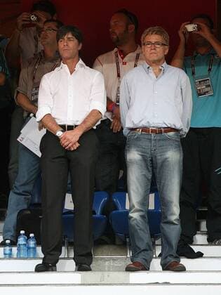 Bundestrainer Joachim Löw (li.) und DFB Chefscout Urs Siegenthaler (beide Deutschland) zu Besuch beim EM Viertelfinale in Basel Fußball EM Herren Euro 2008, Länderspiel, Viertelfinale, Nationalteam Gruppe Basel