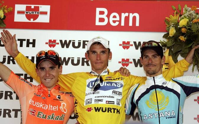 Siegerehrung Tour de Suisse 2008 - Gesamtsieger Roman Kreuziger (Tschechien Liquigas, Mitte) gewinnt vor Andreas Klöden (Deutschland Astana, re.) und Igor Anton Hernandez (Spanien Euskaltel Euskadi) Radsport Herren Tour de Suisse 2008, ProTour, Straßenradsport, Straße, Rad, Gruppe 9. Etappe: Altdorf - Bern