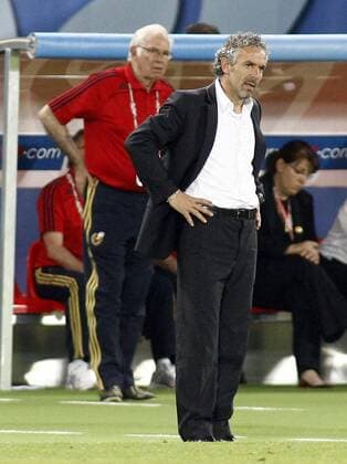 Nationaltrainer Roberto Donadoni (Italien, vorn) und Trainerkollege Luis Aragones (Spanien) skeptisch -  Fußball Länderspiel Herren EURO 2008, EM, Nationalteam, Viertelfinale, Spanien - Italien Gruppe Wien Skepsis,