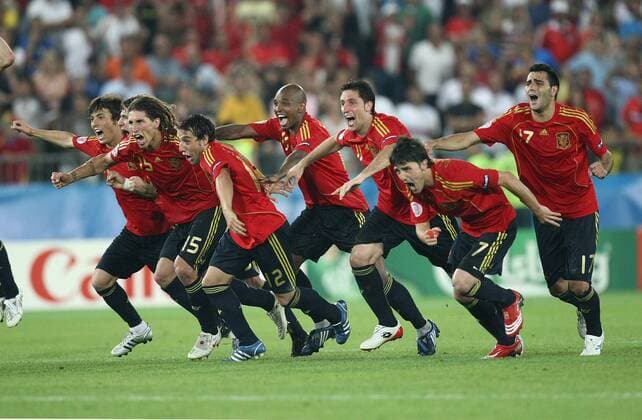 Schlussjubel Spanien, v.li.: David Silva, Sergio Ramos, Santi Cazorla, Marcos Senna, Joan Capdevila, David Villa, Daniel Gonzalez Guiza - Fußball EM Herren Euro 2008, Länderspiel, Nationalteam, Nationaltrikot, Viertelfinale, Vdig Gruppe Wien Freude, Begeisterung,