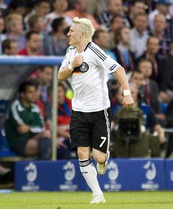 Bastian Schweinsteiger (Deutschland) - Torjubel Fußball EM Herren EURO 2008, Länderspiel, Nationalteam, Nationaltrikot, Viertelfinale, Deutschland Einzelbild Basel Freude, Begeisterung,