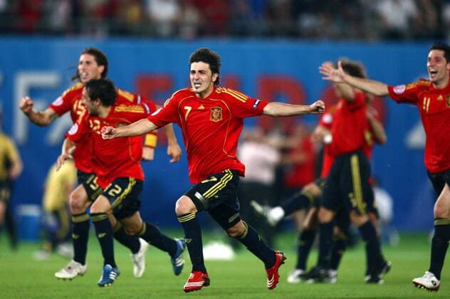 David Villa (Spanien) - Schlussjubel nach dem Halbfinaleinzug -  (pan26583) Fußball EM Herren Euro 2008, Länderspiel, Nationalmannschaft, Nationaltrikot, Viertelfinale Einzelbild Wien Freude, Begeisterung,