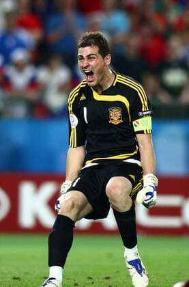 Torwart Iker Casillas (Spanien) - Schlussjubel nach dem Halbfinaleinzug -  (pan26583) Fußball EM Herren Euro 2008, Länderspiel, Nationalmannschaft, Nationaltrikot, Viertelfinale Einzelbild Wien Freude, Begeisterung,