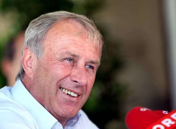 Josef Hickersberger (Österreich) gibt auf der Pressekonferenz seinen Rücktritt als Nationaltrainer bekannt -  Fußball Herren Nationalteam 2008, Pressekonferenz, Pressetermin Porträt Wien