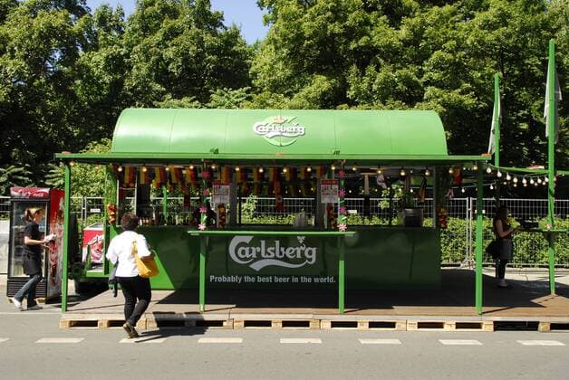 Carlsberg Bierstand auf der Fanmeile am Brandenburger Tor in Berlin Fußball EM Herren Euro 2008, Länderspiel, Public Viewing, Live Übertragung, Fußballübertragung, Liveübertragung, Totale Berlin