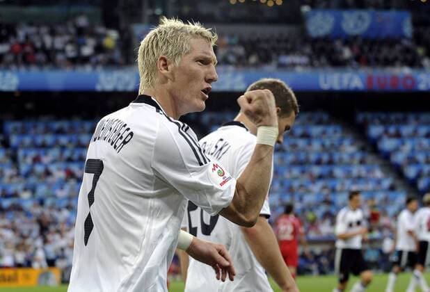 Bastian Schweinsteiger (Deutschland) - Torjubel Fußball EM Herren Euro 2008, Länderspiel, Nationalteam, Nationaltrikot o0 Halbfinale Einzelbild Basel Freude,