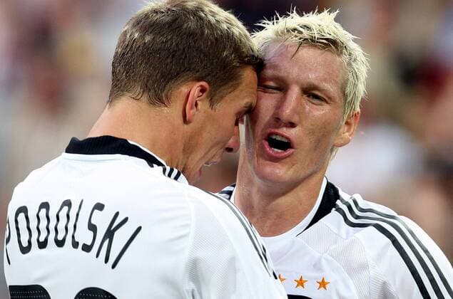 Lukas Podolski (li.) verpasst Bastian Schweinsteiger (beide Deutschland) beim Torjubel einen Kopftsoß -  Fußball EM Herren Euro 2008, Länderspiel, Halbfinale, Nationalmannschaft, Nationaltrikot, Gruppe Basel Freude,