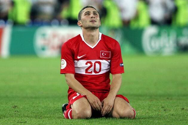 Sabri Sarioglu (Türkei) verzweifelt am Boden Fußball EM Herren Euro 2008, Länderspiel, Halbfinale, Nationalmannschaft, Nationaltrikot Einzelbild Basel Enttäuschung, Verzweiflung,