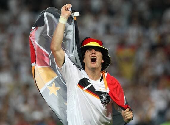 Bastian Schweinsteiger (Deutschland) - Schlussjubel Fußball EM Herren Euro 2008, Länderspiel, Halbfinale, Nationalmannschaft, Nationaltrikot Einzelbild Basel Freude,