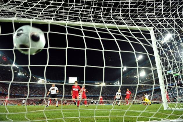 Tor zum 3:2 für Deutschland im Halbfinale der Euro 2008 gegen die Türkei Fußball EM Herren Euro 2008, Länderspiel, Halbfinale, Nationalmannschaft, Nationaltrikot, Totale Basel