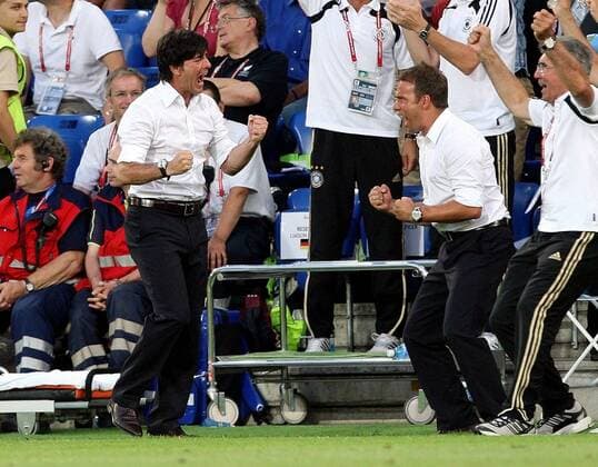 Bundestrainer Joachim Löw (li.) und Co Trainer Hans Dieter Flick (beide Deutschland) - Torjubel Fußball EM Herren Euro 2008, Länderspiel, Halbfinale, Nationalmannschaft, Nationaltrikot Gruppe Basel Freude,