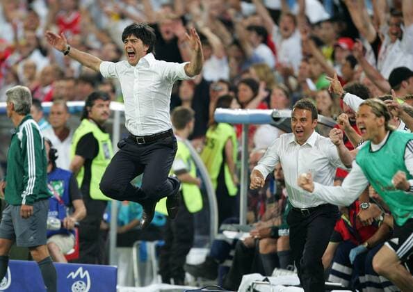 Bundestrainer Joachim Löw (li.) und Co Trainer Hans Dieter Flick (beide Deutschland) - Torjubel Fußball EM Herren Euro 2008, Länderspiel, Halbfinale, Nationalmannschaft, Nationaltrikot Gruppe Basel Dynamik, Freude,
