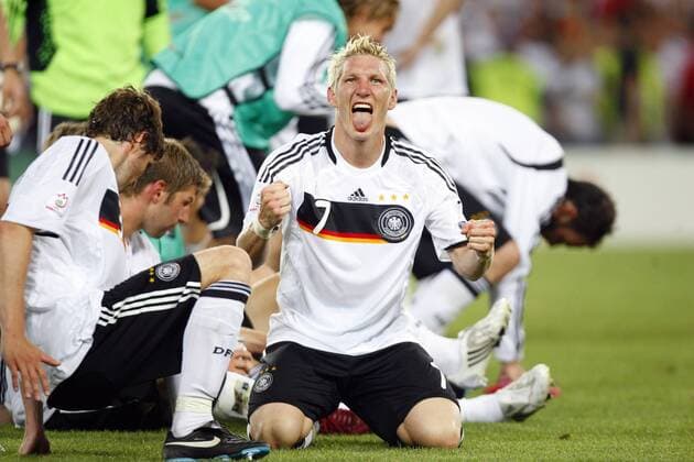 Bastian Schweinsteiger (Deutschland) - Schlußjubel Fußball EM Herren Euro 2008, Länderspiel, Nationalteam, Nationaltrikot, Halbfinale Gruppe Basel Freude, Begeisterung,