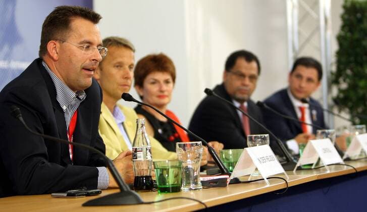Frank van der Heijden (EURO Generalmanager Coca Cola) auf der WM 2010 meets EURO 2008 Pressekonferenz -  Fußball EM Herren WM 2010 meets EURO 2008, Vorschau, Pressekonferenz, Pressetermin Einzelbild Wien