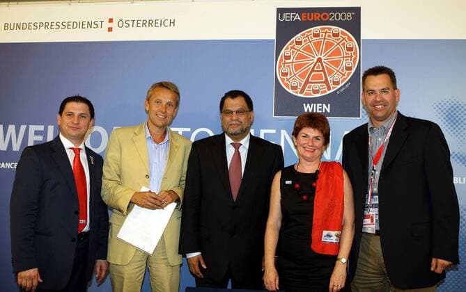 WM 2010 meets EURO 2008 PK: V.li. Grant Huskin (Kapstadt), Sportstaatssekretär Reinhold Lopatka (Österreich), WM OK Präsident Danny Jordaan, WM Koordinatorin Laurine Platzky (beide Südafrika), Frank van der Heijden (Coca Cola) -  Fußball EM Herren WM 2010 meets EURO 2008, Vorschau, Pressekonferenz, Pressetermin Gruppe Wien
